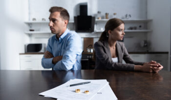 Casamento terminando por problemas com dinheiro