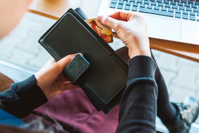 EMPODERAMENTO FINANCEIRO FEMININO
