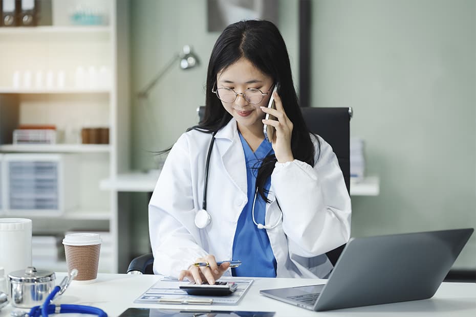 Por que médicos possuem dívidas, como mudar o cenário em 2025?