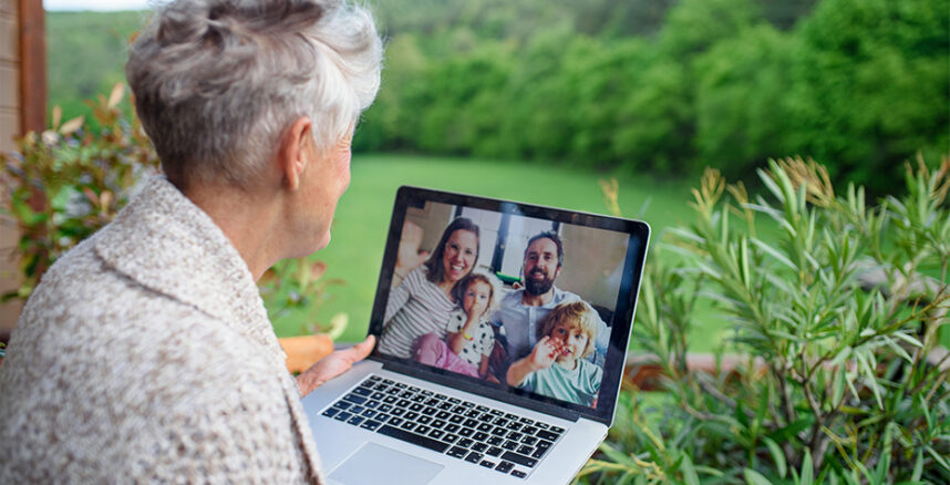Preocupações dos filhos que moram no exterior com seus pais que moram no Brasil - planejamento financeiro na terceira idade Preocupacoes dos filhos que moram no exterior com seus pais que moram no Brasil planejamento financeiro na terceira idade