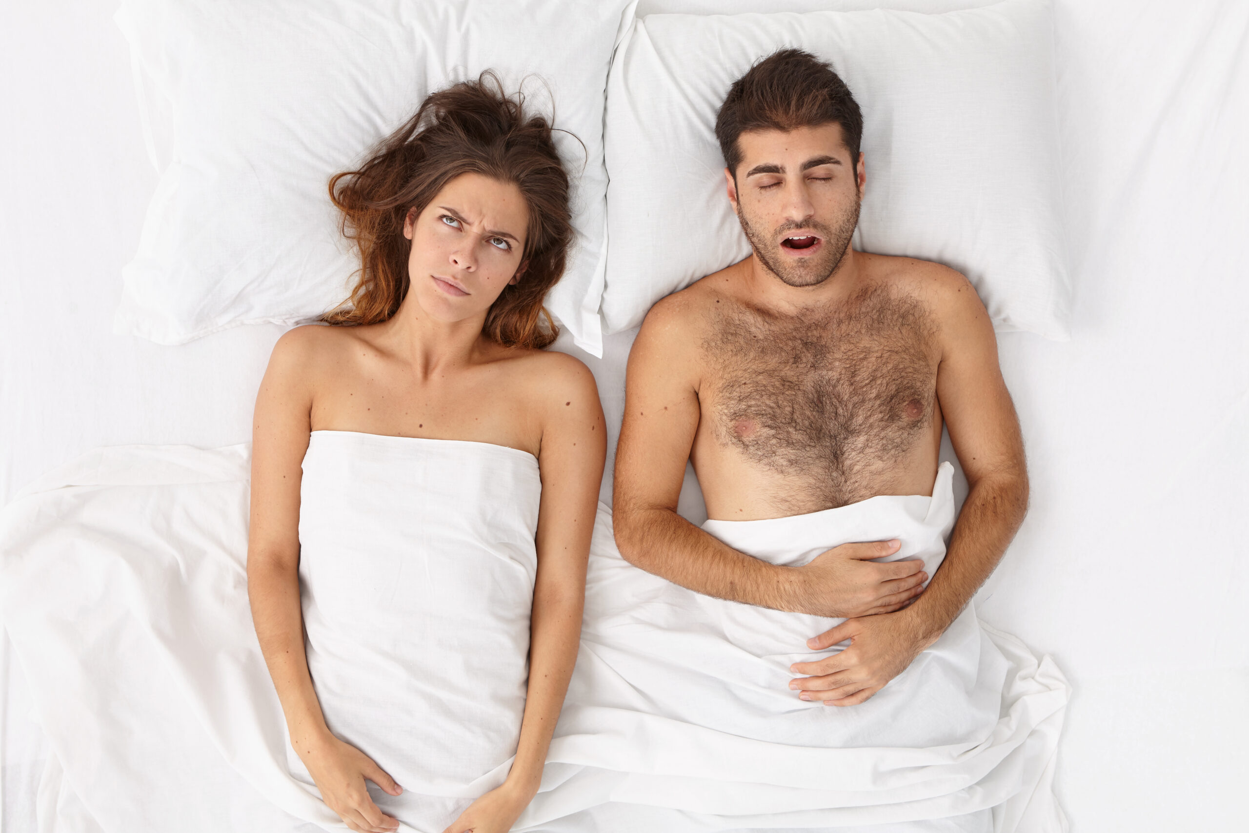Casal com vida sexual abalada, devido a crise financeira e dívidas