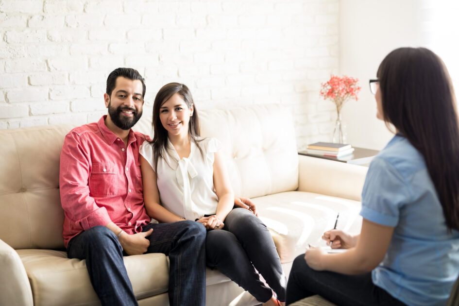O Segredo nas Contas: Entendendo a Traição Financeira e o Risco para o Casamento 2 Casal supera traição financeira após sessão com psicanalista financeiro
